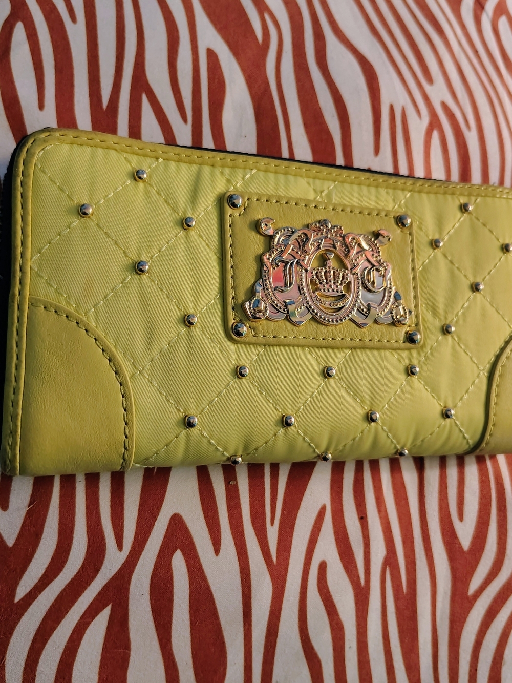 😮🔥🔥 JUICY COUTURE - Y2K Vintage Yellow Quilted Studded Wallet with Gold Crest